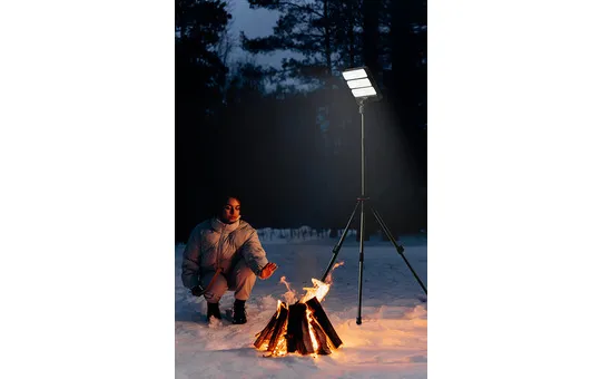 LED SOLAR WORK WITH TRIPOD 8